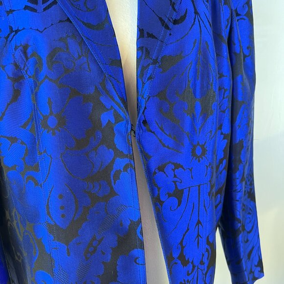 💙Chico's Royal Blue & Black floral pattern 100% Silk Jacket lined Size 3 (XL) - Picture 3 of 10